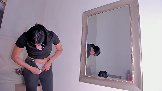 lunaasmithh live cam on StripChat