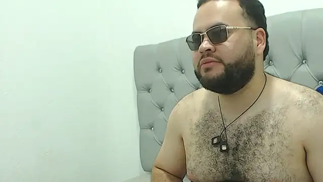Enzo_WIld live cam on StripChat