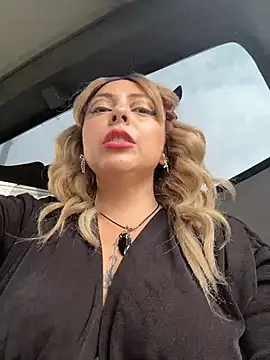 Bela-outdoor live cam on StripChat