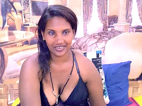 IndianQueen30 live cam on StripChat