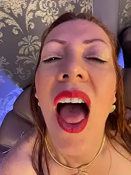 BiancaDiluchi live cam on StripChat