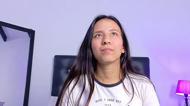 Skinny_hottie18 live cam on StripChat