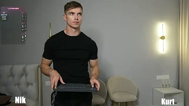 Nik_Sharp live cam on StripChat