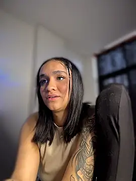 Isabella-Teen live cam on StripChat
