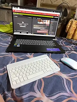 Sextigr2003 live cam on StripChat