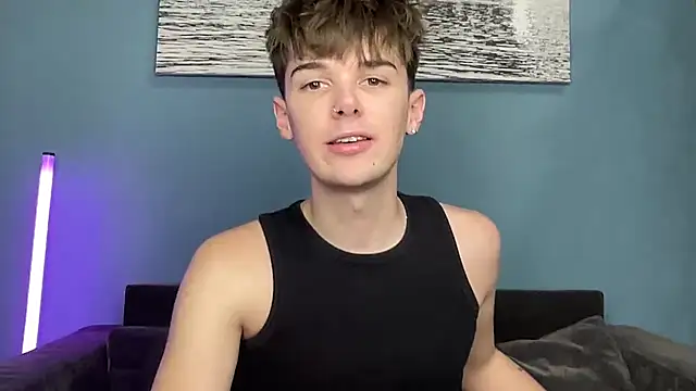 YourMilkyGuy live cam on StripChat