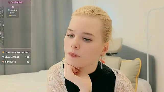 mood_berry_ live cam on StripChat