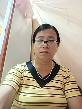 Chilly-wet live cam on StripChat