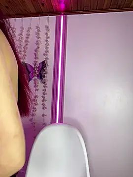 Anne_Off live cam on StripChat
