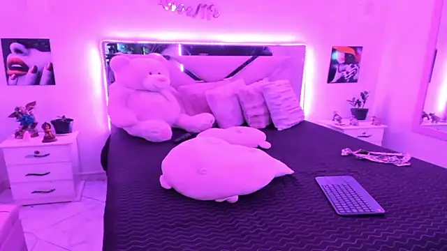 Karly_moon live cam on StripChat