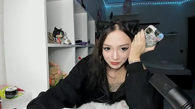 PurrYuna live cam on StripChat