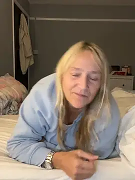 Blondnboujee53