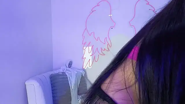 pocahontamoon live cam on StripChat