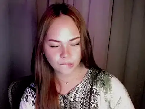 sweetsassydoll live cam on StripChat