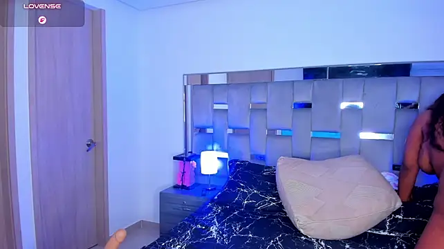 Cammiila live cam on StripChat