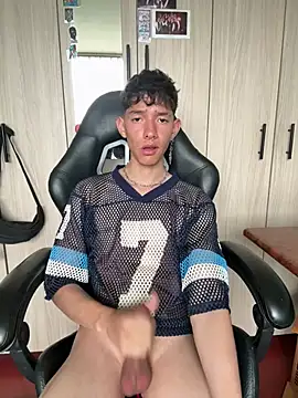 heyy_noah11 (M young) - Lick feet so hot 🔥