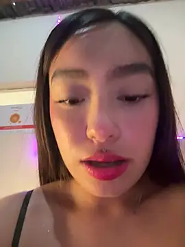 Miakittyyy live cam on StripChat