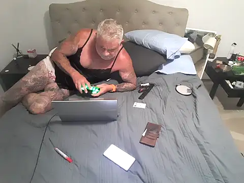Handsolo_porn live cam on StripChat