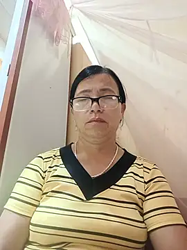 Chilly-wet live cam on StripChat