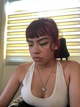 Kira_Fox- live cam on StripChat