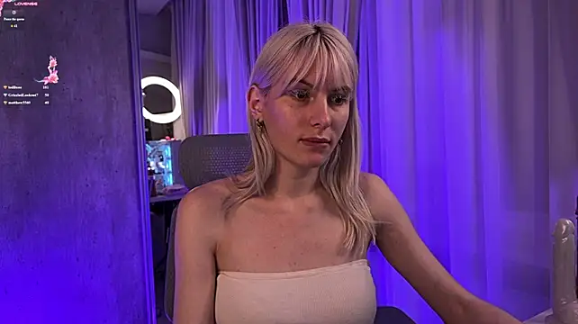 ElizabethLindberg live cam on StripChat