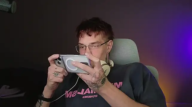 DENIS_HERE live cam on StripChat