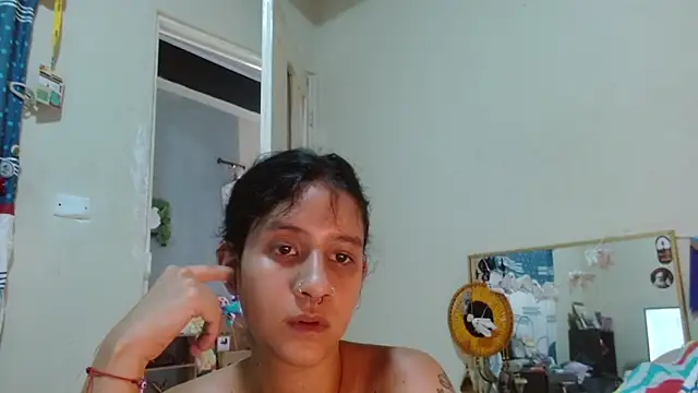 AlinaWoolf_ live cam on StripChat