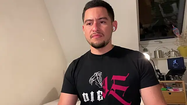maxingold live cam on StripChat