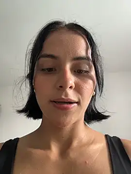 Loren_saenzz live cam on StripChat