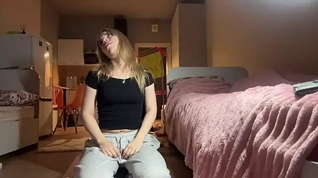 MeaganRisewick live cam on StripChat