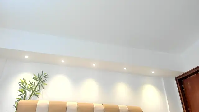 Ivaannaa_ live cam on StripChat