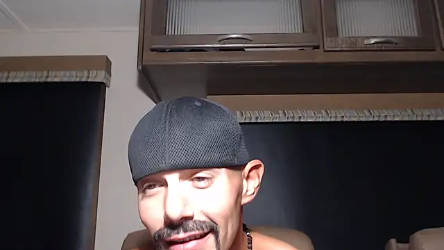 ThickD2C live cam on StripChat