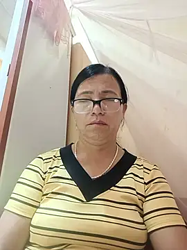 Chilly-wet live cam on StripChat