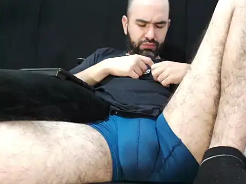 hairyandbigmann live cam on StripChat