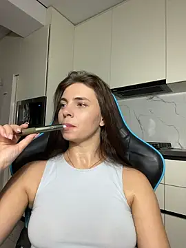 CurlyLara live sex cam