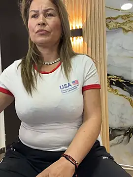_pamelamilff (F milf) - Oil in tits