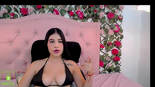 LucyCute_1 live cam on StripChat