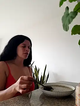 CurvySara1 webcam