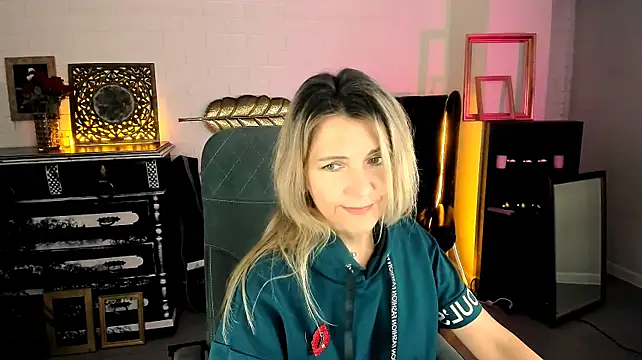 NicoleHitman