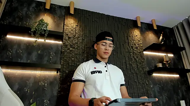 Matias_strong1
