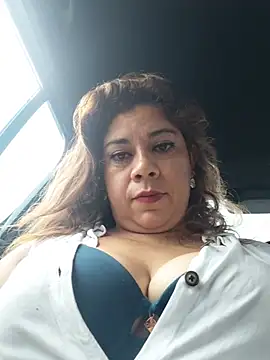 laura-hernandez (F milf) - Sucking my friend's tits  😈