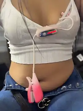 LilacNoir live cam on StripChat