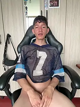 heyy_noah11 live cam on StripChat