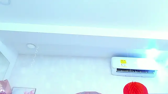 ThyaraJhons live cam on StripChat