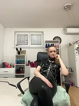 Iris_Pitts_ live cam on StripChat