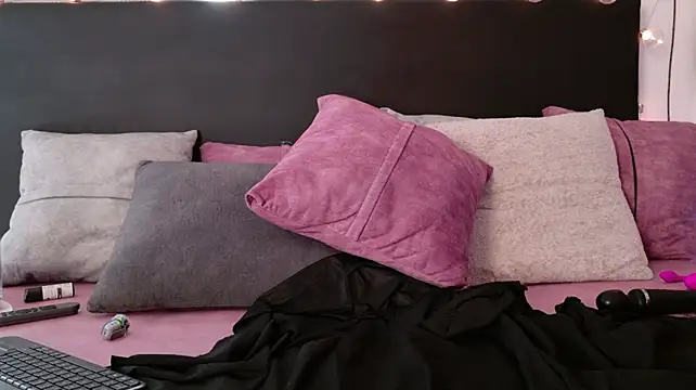 Pauline_Peach webcam