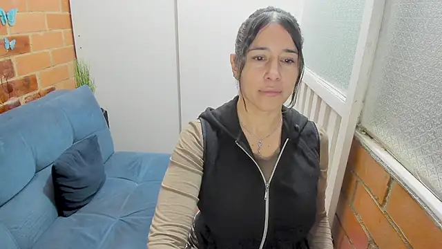Penelope47 live cam on StripChat