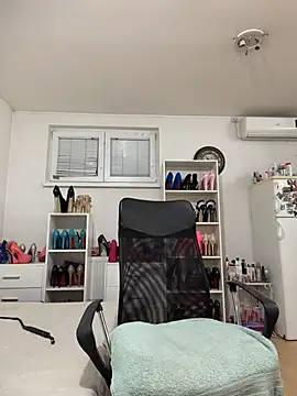 Iris_Pitts_ live cam on StripChat