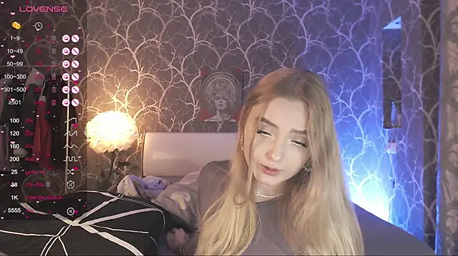 MiaMiaMeow live cam on StripChat