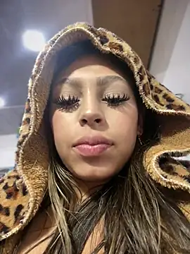 SaaraKoch live cam on StripChat